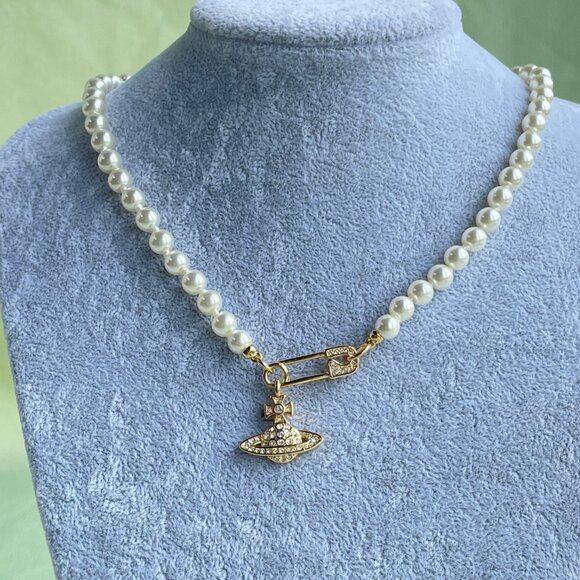 Vivienne Westwood Single Layer Pearl Golden Yellow Pin Necklace - Picture 3 of 9